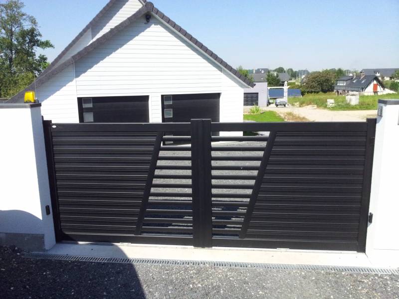 Vente de portails coulissants en aluminium pour particuliers à Saint-Valery-en-Caux en Seine-Maritime