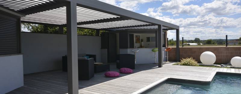 Pose de pergola en aluminium auto portée avec toiture plate à Barentin en Seine-Maritime 76