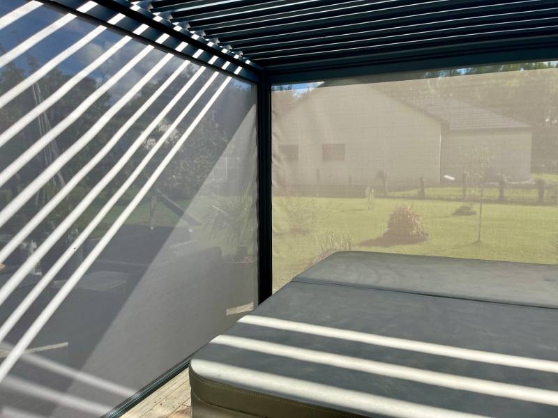 Stores zip motorisés pour pergola bioclimatique à Canouville près de Dieppe Normandie