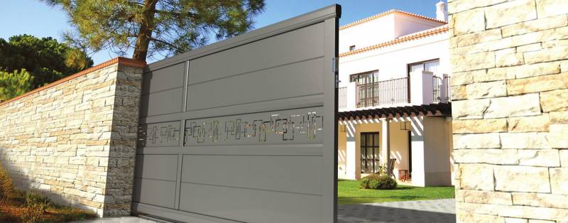 Trouver un portail en aluminium coulissant motorisé pour maison à Fontaine-le-Dun proche de Luneray 76