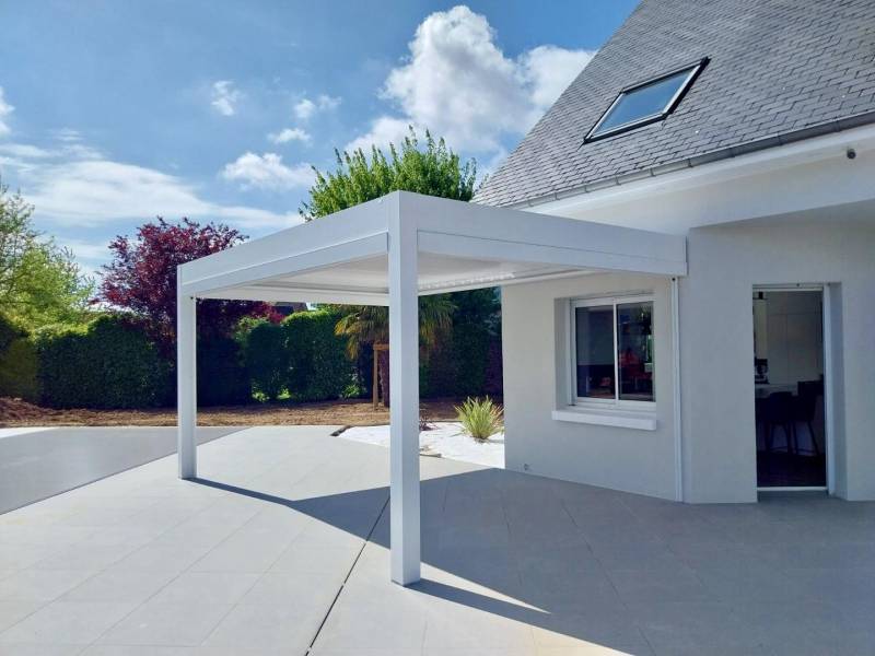 Pose d’une pergola bioclimatique de la gamme SIB avec stores motorisés SOMFY sur Fécamp 76